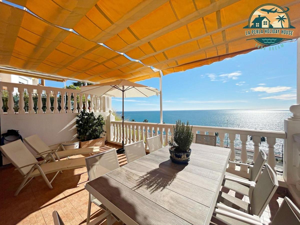 Seafront Townhouse With Stunning Mediterranean Views, Pool And Garaje Сasa de vacaciones Benalmádena