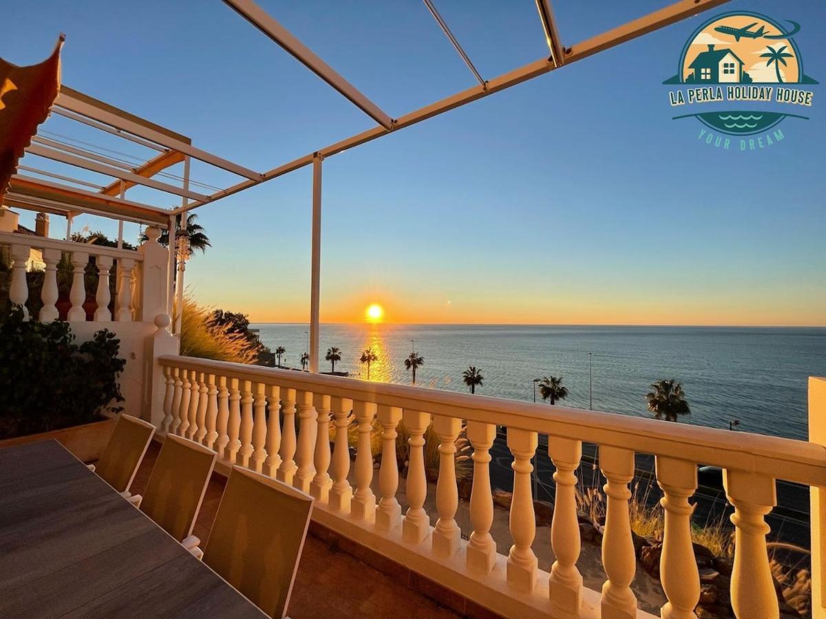 Seafront Townhouse With Stunning Mediterranean Views, Pool And Garaje Сasa de vacaciones