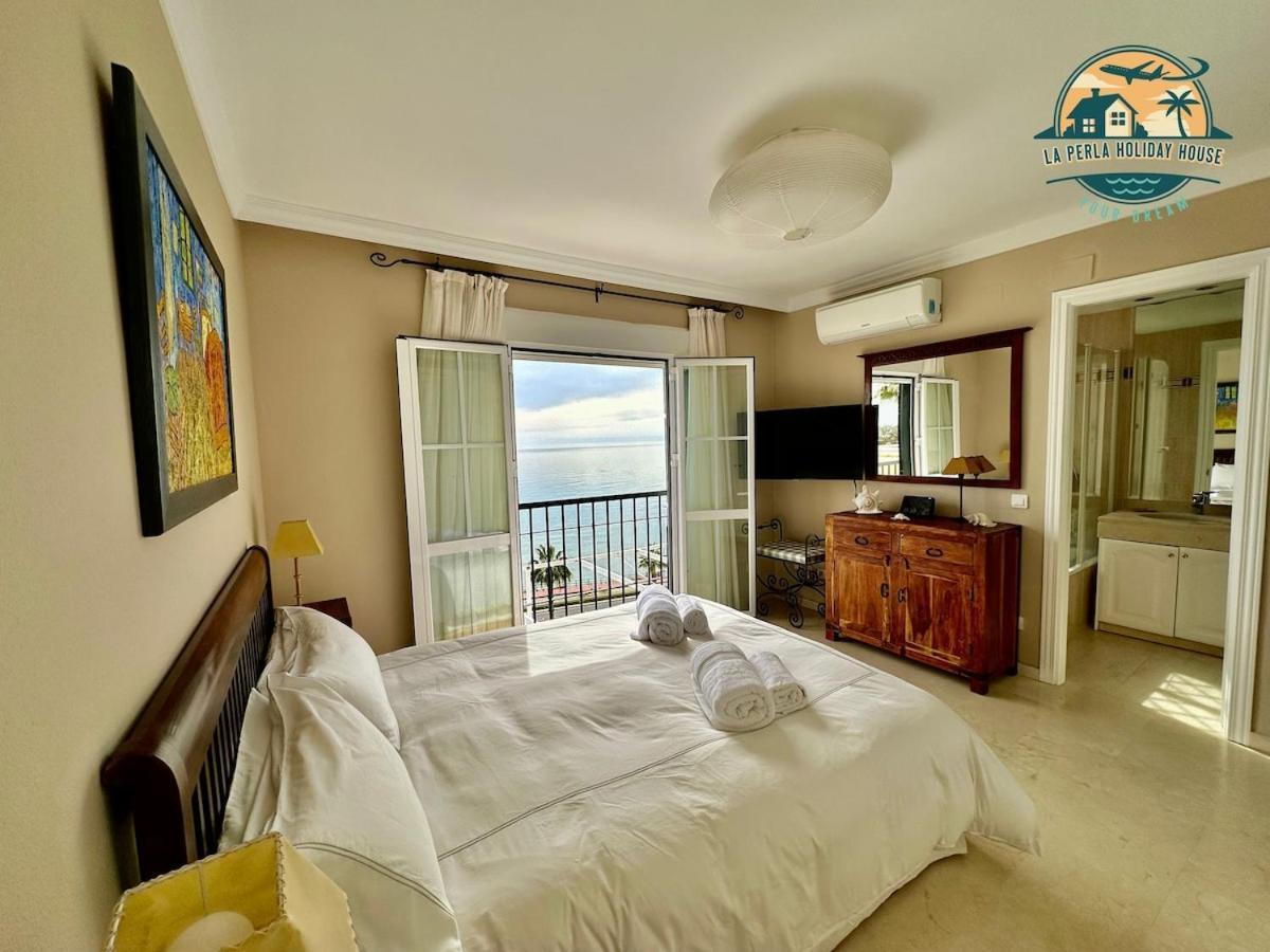 Сasa de vacaciones Seafront Townhouse With Stunning Mediterranean Views, Pool And Garaje