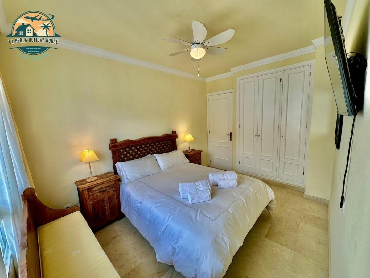 Seafront Townhouse With Stunning Mediterranean Views, Pool And Garaje Сasa de vacaciones Benalmádena