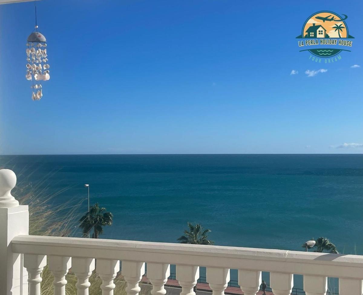 Seafront Townhouse With Stunning Mediterranean Views, Pool And Garaje Сasa de vacaciones