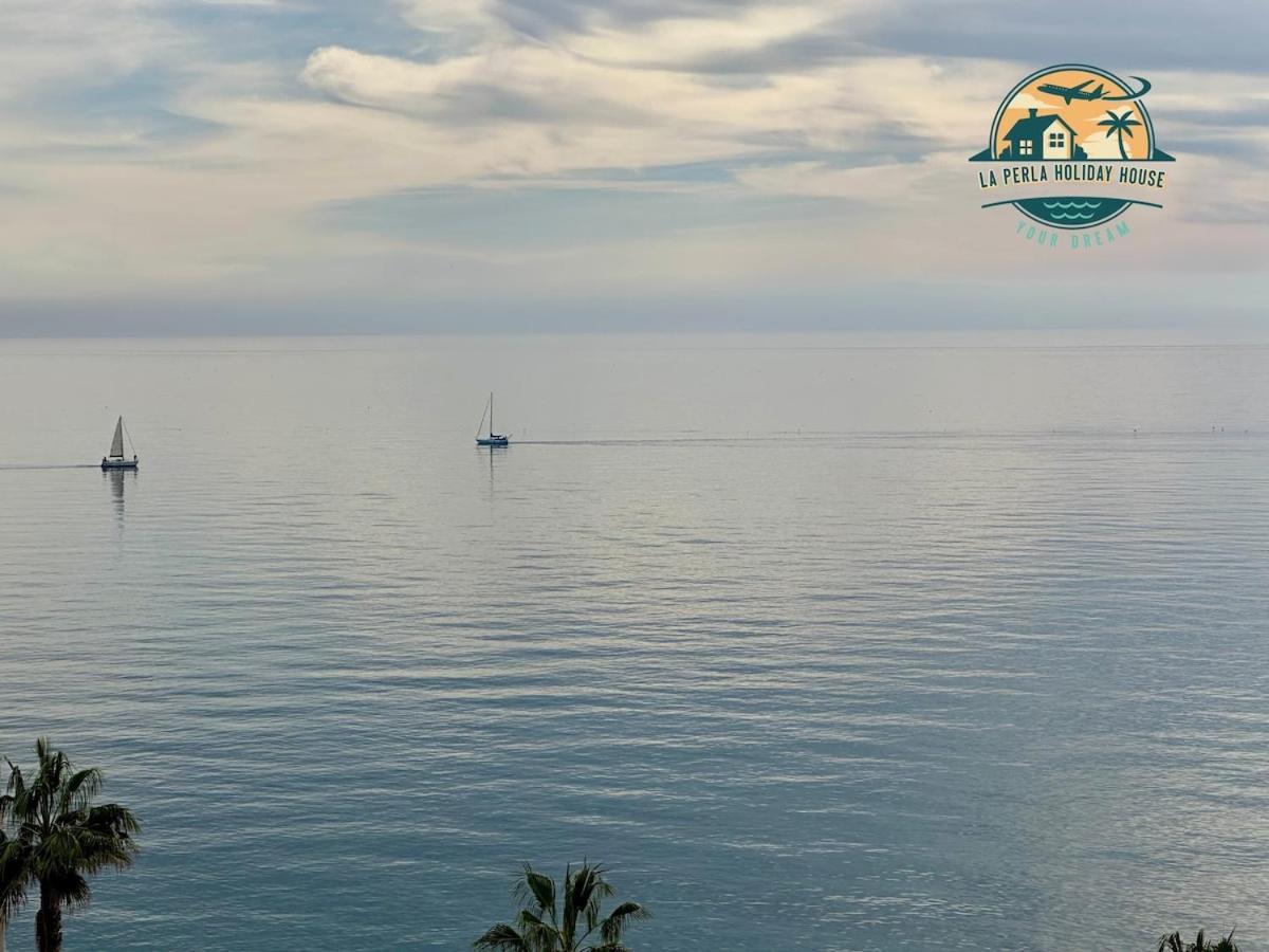 Seafront Townhouse With Stunning Mediterranean Views, Pool And Garaje Benalmádena