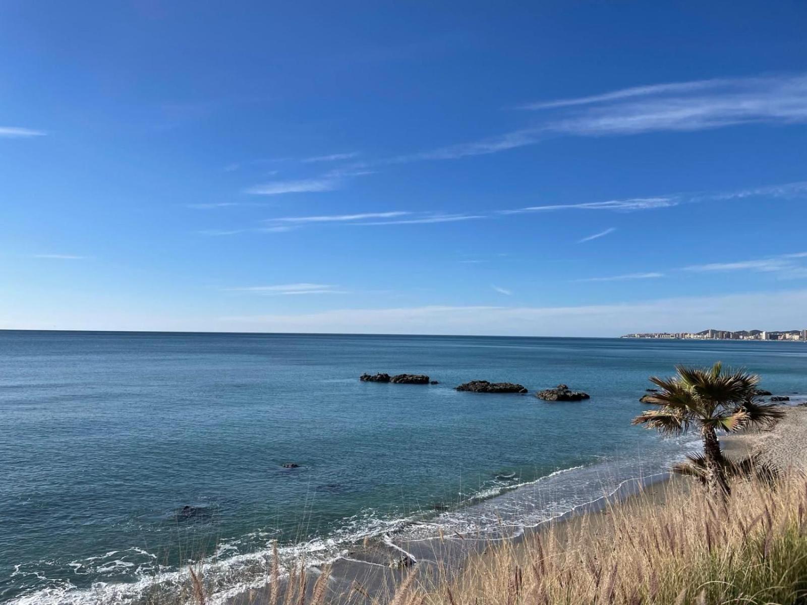 Seafront Townhouse With Stunning Mediterranean Views, Pool And Garaje Сasa de vacaciones