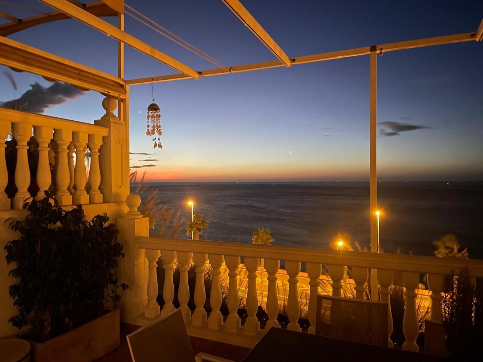 Сasa de vacaciones Seafront Townhouse With Stunning Mediterranean Views, Pool And Garaje *